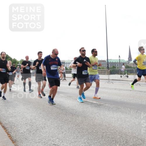 29.06.2025 - hella hamburg halbmarathon Lena Gebhardt http://msf.ph/oto/8318805 29.06.2025 10:22:37 Lombardsbrücke 16001, 088, 9598, 3511, 13, 13369, 3769, 10432, 1090, 1029, 1187, 1419, 1598, 2009, 2022, 2063, 2294, 2351, 2479, 2514, 2766, 2886, 3003, 3108, 3430, 3457, 3511, 3600, 3601, 3910, 3946, 4113, 4114, 4131, 4366, 4556, 4559, 4829, 4969, 4970, 5079, 5223, 5343, 5629, 5798, 5838, 6030, 6048, 6049, 6303, 6307, 6347, 6820, 6826, 6899, 6977, 7097, 7188, 7190, 7276, 7529, 7794, 7925, 8355, 8511, 8855, 8884, 8931, 8954, 9256, 10826, 12190, 13921, 14525, 14801 meine-sportfotos.de