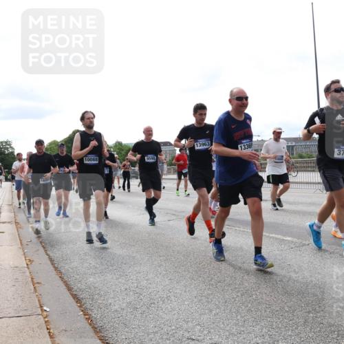 29.06.2025 - hella hamburg halbmarathon Lena Gebhardt http://msf.ph/oto/8318825 29.06.2025 10:22:37 Lombardsbrücke 16001, 13963, 10088, 9598, 13369, 10065, 3769, 0432, 1029, 1187, 1419, 1598, 2009, 2022, 2063, 2294, 2351, 2479, 2514, 2766, 2886, 3003, 3108, 3430, 3457, 3511, 3600, 3601, 3910, 3946, 4113, 4114, 4131, 4366, 4556, 4559, 4829, 4969, 4970, 5079, 5223, 5343, 5629, 5798, 5838, 6030, 6048, 6049, 6303, 6307, 6347, 6820, 6826, 6899, 6977, 7097, 7188, 7190, 7276, 7529, 7794, 7925, 8355, 8511, 8855, 8884, 8931, 8954, 9256, 10826, 12190, 13921, 14525, 14801 meine-sportfotos.de