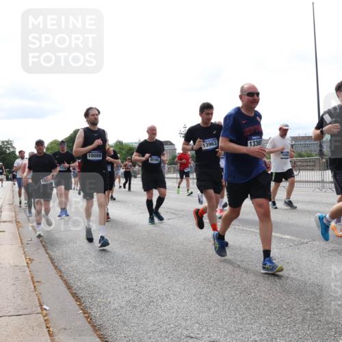 29.06.2025 - hella hamburg halbmarathon Lena Gebhardt http://msf.ph/oto/8318842 29.06.2025 10:22:37 Lombardsbrücke 10, 10088, 13963, 13369, 1343, 9598, 10065, 3769, 1029, 1187, 1419, 1598, 2009, 2022, 2063, 2294, 2351, 2479, 2514, 2766, 2886, 3003, 3108, 3430, 3457, 3511, 3600, 3601, 3910, 3946, 4113, 4114, 4131, 4366, 4556, 4559, 4829, 4969, 4970, 5079, 5223, 5343, 5629, 5798, 5838, 6030, 6048, 6049, 6303, 6307, 6347, 6820, 6826, 6899, 6977, 7097, 7188, 7190, 7276, 7529, 7794, 7925, 8355, 8511, 8855, 8884, 8931, 8954, 9256, 10826, 12190, 13921, 14525, 14801 meine-sportfotos.de