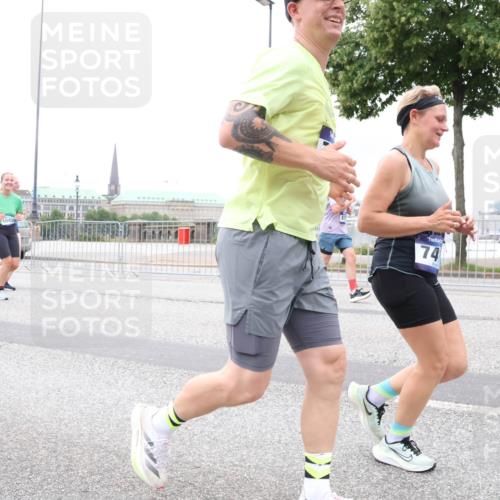 29.06.2025 - hella hamburg halbmarathon Lena Gebhardt http://msf.ph/oto/8318845 29.06.2025 10:57:07 Lombardsbrücke 1207, 2041, 2370, 2871, 2932, 3195, 3348, 3387, 3418, 3470, 3485, 3516, 3517, 3723, 3851, 4086, 4094, 4106, 4118, 4180, 4241, 4485, 4568, 4569, 4611, 4998, 5057, 5316, 5589, 5639, 5738, 5911, 5944, 6053, 6284, 6348, 6349, 6832, 6981, 7381, 7416, 7417, 7592, 7728, 7787, 7964, 8039, 8150, 8197, 8224, 8287, 8546, 8552, 8679, 8851, 8853, 9110, 9172, 9210, 9298, 9299 meine-sportfotos.de