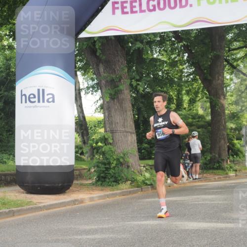 29.06.2025 - hella hamburg halbmarathon KatJ http://msf.ph/oto/8318861 29.06.2025 10:16:08 Zwischen KM18-KM19  meine-sportfotos.de