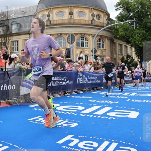 29.06.2025 - hella hamburg halbmarathon Strokosch-Dieckow http://msf.ph/oto/8318880 29.06.2025 10:58:25 Ziel 4550, 4708, 4767, 5341, 5347, 6138, 6147, 7476, 9316, 9485, 11808, 12712, 12879, 14355, 15434, 16531, 17415, 18266, 18556, 18891, 19166 meine-sportfotos.de