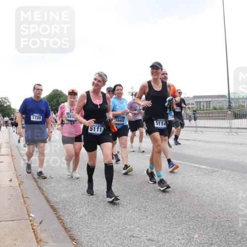 29.06.2025 - hella hamburg halbmarathon Lena Gebhardt http://msf.ph/oto/8318885 29.06.2025 10:47:14 Lombardsbrücke 7430, 1720, 107, 2320, 18403, 5114, 5111, 7356, 1073, 1185, 1286, 1363, 1434, 1463, 1523, 1593, 1607, 1704, 1720, 1961, 2148, 2211, 2320, 2327, 2407, 2537, 2555, 2556, 2665, 2981, 2994, 3339, 3406, 3407, 3823, 4184, 4239, 4325, 4483, 4806, 4895, 4974, 4975, 5111, 5114, 5700, 5796, 5895, 5953, 6255, 6256, 6485, 6496, 6740, 6879, 6995, 7073, 7403, 7412, 7430, 7431, 7630, 7631, 7827, 8105, 8131, 8270, 8486, 8553, 8684, 8706, 8915, 8953, 8967, 9018, 11458, 11738 meine-sportfotos.de