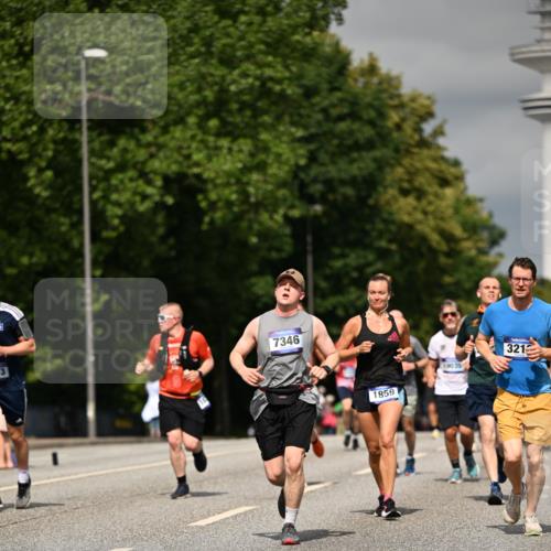 29.06.2025 - hella hamburg halbmarathon Dr. Thomas Lammeyer http://msf.ph/oto/8318908 29.06.2025 10:17:20 Kennedybrücke 1007, 1328, 1859, 2055, 2359, 2961, 2987, 3218, 3729, 4554, 4950, 5232, 5597, 5598, 6026, 6207, 7346, 7460, 8115, 8279, 8913, 9128, 9527, 10581 meine-sportfotos.de