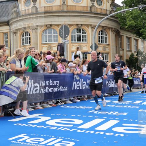 29.06.2025 - hella hamburg halbmarathon Strokosch-Dieckow http://msf.ph/oto/8318921 29.06.2025 10:58:26 Ziel 3251, 4550, 4708, 4767, 5341, 5347, 6138, 6147, 7082, 7476, 9316, 9485, 11808, 12712, 12879, 14355, 15434, 16531, 17415, 18266, 18556, 18891, 19166 meine-sportfotos.de