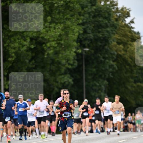 29.06.2025 - hella hamburg halbmarathon Dr. Thomas Lammeyer http://msf.ph/oto/8318943 29.06.2025 10:39:03 Kennedybrücke 1497, 2265, 2355, 2482, 2751, 2801, 3130, 3409, 3420, 4884, 5453, 6171, 6310, 6329, 6335, 6571, 7020, 7299, 8369, 8965, 9164, 9248, 10464, 10606 meine-sportfotos.de