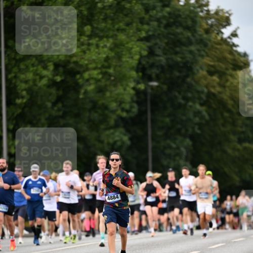29.06.2025 - hella hamburg halbmarathon Dr. Thomas Lammeyer http://msf.ph/oto/8318956 29.06.2025 10:39:04 Kennedybrücke 1417, 1497, 2265, 2355, 2482, 2751, 2801, 3130, 3409, 3420, 4884, 5453, 6171, 6310, 6329, 6335, 6571, 7020, 7299, 8369, 8965, 9164, 9248, 10335, 10464, 10606 meine-sportfotos.de