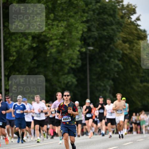 29.06.2025 - hella hamburg halbmarathon Dr. Thomas Lammeyer http://msf.ph/oto/8318960 29.06.2025 10:39:04 Kennedybrücke 1417, 1497, 2265, 2355, 2482, 2751, 2801, 3130, 3409, 3420, 4884, 5453, 6171, 6310, 6329, 6335, 6571, 7020, 7299, 8369, 8965, 9164, 9248, 10335, 10464, 10606 meine-sportfotos.de