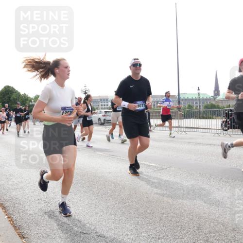 29.06.2025 - hella hamburg halbmarathon Lena Gebhardt http://msf.ph/oto/8318974 29.06.2025 10:37:32 Lombardsbrücke 12035, 16300, 3077, 8843, 754, 1022, 1276, 1337, 1475, 1597, 1819, 2016, 2031, 2072, 2104, 2199, 2272, 2480, 2486, 2640, 2853, 3127, 3230, 3633, 3714, 4097, 4347, 4733, 5146, 5171, 5186, 5522, 5560, 5790, 5875, 5940, 6172, 6243, 6584, 6804, 6821, 6955, 7085, 7124, 7235, 7321, 7350, 7544, 7707, 7777, 7823, 8257, 8258, 8811, 8843, 9054, 9055, 9247, 9288, 9524, 9895, 10159, 10506, 12123, 12254, 12472, 12824, 16680, 17798 meine-sportfotos.de