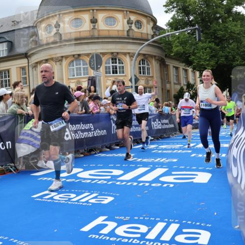 29.06.2025 - hella hamburg halbmarathon Strokosch-Dieckow http://msf.ph/oto/8318989 29.06.2025 10:58:27 Ziel 2978, 3251, 4467, 4550, 4767, 5341, 5347, 6138, 7082, 7476, 9316, 9485, 11808, 12712, 12809, 12879, 14355, 15434, 16531, 17415, 18266, 18556, 18891, 19166 meine-sportfotos.de