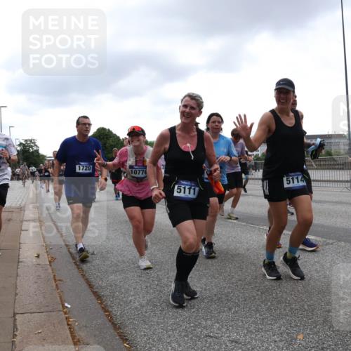 29.06.2025 - hella hamburg halbmarathon Lena Gebhardt http://msf.ph/oto/8319011 29.06.2025 10:47:14 Lombardsbrücke 7430, 1720, 10776, 5111, 5114, 1073, 1185, 1286, 1363, 1434, 1463, 1523, 1593, 1607, 1704, 1720, 1961, 2148, 2211, 2320, 2327, 2407, 2537, 2555, 2556, 2665, 2981, 2994, 3339, 3406, 3407, 3823, 4184, 4239, 4325, 4483, 4806, 4895, 4974, 4975, 5111, 5114, 5700, 5796, 5895, 5953, 6255, 6256, 6485, 6496, 6740, 6879, 6995, 7073, 7403, 7412, 7430, 7431, 7630, 7631, 7827, 8105, 8131, 8270, 8486, 8553, 8684, 8706, 8915, 8953, 8967, 9018, 11458, 11738 meine-sportfotos.de