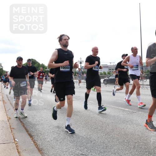 29.06.2025 - hella hamburg halbmarathon Lena Gebhardt http://msf.ph/oto/8319073 29.06.2025 10:22:38 Lombardsbrücke 16001, 10088, 9598, 13963, 17068, 1029, 1187, 1419, 1598, 2022, 2063, 2294, 2351, 2479, 2766, 2886, 3003, 3108, 3430, 3457, 3511, 3600, 3601, 3910, 3946, 4113, 4114, 4131, 4366, 4556, 4559, 4829, 4969, 4970, 5079, 5223, 5343, 5629, 5798, 5838, 6030, 6048, 6049, 6303, 6307, 6347, 6820, 6826, 6899, 6977, 7097, 7188, 7190, 7276, 7529, 7794, 7925, 8355, 8511, 8855, 8884, 8931, 8954, 9256, 10826, 12190, 13921, 14525, 14801 meine-sportfotos.de