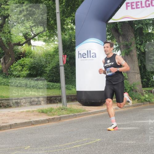 29.06.2025 - hella hamburg halbmarathon KatJ http://msf.ph/oto/8319096 29.06.2025 10:16:09 Zwischen KM18-KM19  meine-sportfotos.de