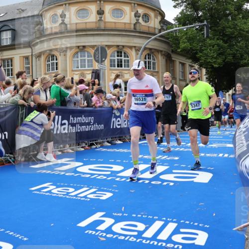 29.06.2025 - hella hamburg halbmarathon Strokosch-Dieckow http://msf.ph/oto/8319132 29.06.2025 10:58:28 Ziel 2619, 2978, 3251, 4467, 4550, 4767, 5341, 5347, 6138, 6595, 7082, 7476, 9316, 11808, 12712, 12809, 12879, 14355, 16531, 17415, 18266, 18501, 18556, 18891, 19166 meine-sportfotos.de