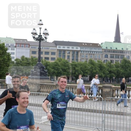 29.06.2025 - hella hamburg halbmarathon Jannik Wohlers http://msf.ph/oto/8319160 29.06.2025 10:39:10 Lombardsbrücke 2578, 2976, 3353, 4298, 4603, 4609, 4855, 5045, 5701, 6321, 6342, 6343, 6427, 6428, 6719, 6726, 6748, 7053, 7125, 7199, 7501, 7684, 8203, 8995, 9569, 9698, 9747, 9777, 10512, 10626, 10627, 10666, 10833, 10849, 10888, 11461, 12150, 12217, 12680, 13178, 13495, 13519, 14111, 14114, 14299, 14674, 15265, 15433, 15494, 15536, 16178, 17379, 17407, 17666, 17695, 18944 meine-sportfotos.de