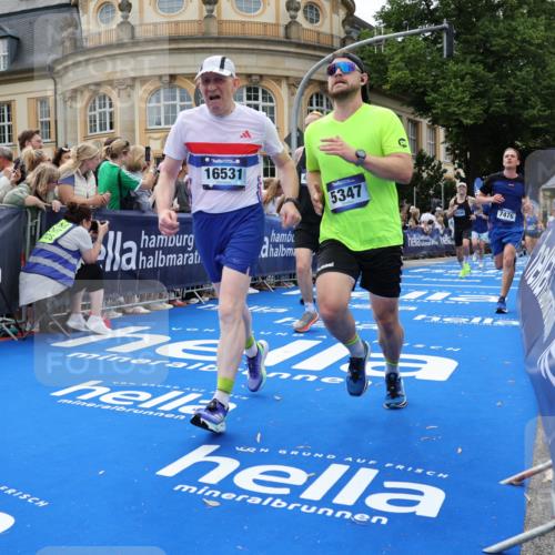 29.06.2025 - hella hamburg halbmarathon Strokosch-Dieckow http://msf.ph/oto/8319185 29.06.2025 10:58:29 Ziel 2619, 2978, 3251, 4467, 4550, 4767, 5341, 5347, 6595, 7082, 7476, 7659, 9316, 11808, 12712, 12809, 12879, 14355, 16531, 17415, 18266, 18501, 18556, 18891, 19166 meine-sportfotos.de