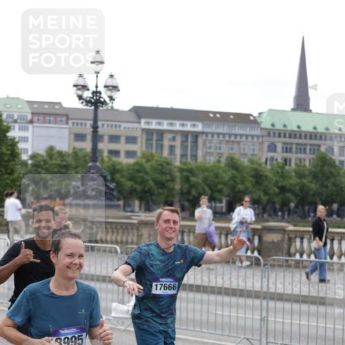 29.06.2025 - hella hamburg halbmarathon Jannik Wohlers http://msf.ph/oto/8319188 29.06.2025 10:39:10 Lombardsbrücke 2578, 2976, 3353, 4298, 4603, 4609, 4855, 5045, 5701, 6321, 6342, 6343, 6427, 6428, 6719, 6726, 6748, 7053, 7125, 7199, 7501, 7684, 8203, 8995, 9569, 9698, 9747, 9777, 10512, 10626, 10627, 10666, 10833, 10849, 10888, 11461, 12150, 12217, 12680, 13178, 13495, 13519, 14111, 14114, 14299, 14674, 15265, 15433, 15494, 15536, 16178, 17379, 17407, 17666, 17695, 18944 meine-sportfotos.de
