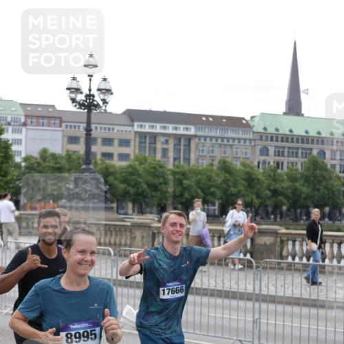 29.06.2025 - hella hamburg halbmarathon Jannik Wohlers http://msf.ph/oto/8319216 29.06.2025 10:39:10 Lombardsbrücke 2578, 2976, 3353, 4298, 4603, 4609, 4855, 5045, 5701, 6321, 6342, 6343, 6427, 6428, 6719, 6726, 6748, 7053, 7125, 7199, 7501, 7684, 8203, 8995, 9569, 9698, 9747, 9777, 10512, 10626, 10627, 10666, 10833, 10849, 10888, 11461, 12150, 12217, 12680, 13178, 13495, 13519, 14111, 14114, 14299, 14674, 15265, 15433, 15494, 15536, 16178, 17379, 17407, 17666, 17695, 18944 meine-sportfotos.de