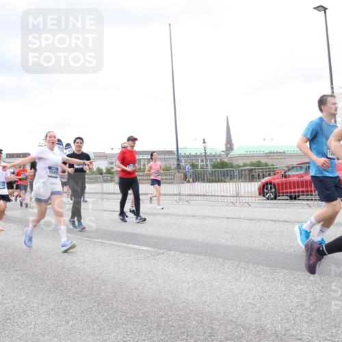 29.06.2025 - hella hamburg halbmarathon Lena Gebhardt http://msf.ph/oto/8319232 29.06.2025 10:57:09 Lombardsbrücke 4568, 4569, 10142, 15499, 10045, 120, 10016, 84, 1207, 2041, 2370, 2871, 2932, 3195, 3348, 3387, 3388, 3418, 3470, 3485, 3516, 3517, 3723, 3851, 4086, 4094, 4106, 4118, 4180, 4241, 4485, 4568, 4569, 4611, 4998, 5057, 5316, 5589, 5639, 5738, 5944, 6053, 6284, 6348, 6349, 6832, 6981, 7381, 7416, 7417, 7592, 7728, 7787, 7964, 8039, 8150, 8197, 8224, 8287, 8540, 8546, 8552, 8679, 8851, 8853, 9110, 9172, 9210, 9298, 9299 meine-sportfotos.de