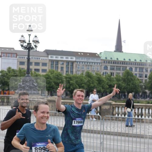 29.06.2025 - hella hamburg halbmarathon Jannik Wohlers http://msf.ph/oto/8319256 29.06.2025 10:39:10 Lombardsbrücke 2578, 2976, 3353, 4298, 4603, 4609, 4855, 5045, 5701, 6321, 6342, 6343, 6427, 6428, 6719, 6726, 6748, 7053, 7125, 7199, 7501, 7684, 8203, 8995, 9569, 9698, 9747, 9777, 10512, 10626, 10627, 10666, 10833, 10849, 10888, 11461, 12150, 12217, 12680, 13178, 13495, 13519, 14111, 14114, 14299, 14674, 15265, 15433, 15494, 15536, 16178, 17379, 17407, 17666, 17695, 18944 meine-sportfotos.de