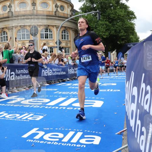 29.06.2025 - hella hamburg halbmarathon Strokosch-Dieckow http://msf.ph/oto/8319330 29.06.2025 10:58:30 Ziel 2619, 2978, 3251, 4467, 4767, 5341, 5347, 6595, 7082, 7476, 7659, 9316, 11808, 12712, 12809, 12879, 13694, 14355, 16531, 17415, 18501, 18556, 18891, 19166 meine-sportfotos.de