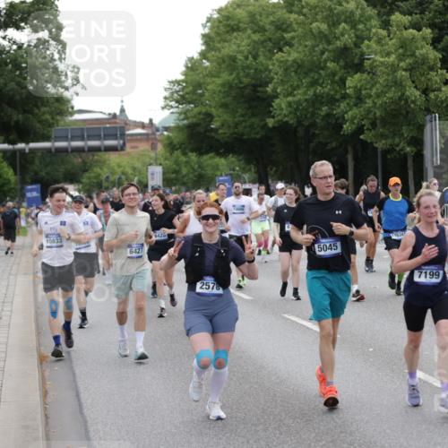 29.06.2025 - hella hamburg halbmarathon Jannik Wohlers http://msf.ph/oto/8319334 29.06.2025 10:39:15 Lombardsbrücke 2578, 2976, 3046, 4298, 4609, 4752, 5045, 5701, 6321, 6427, 6428, 6719, 6726, 6739, 7053, 7125, 7199, 7429, 8995, 9569, 9698, 9747, 9777, 10441, 10626, 10627, 10666, 10714, 10833, 11461, 11664, 11982, 12150, 12217, 12631, 12680, 13178, 13495, 14111, 14674, 14882, 15265, 15433, 15494, 16178, 17379, 17407, 17634, 17666, 17695, 18944, 19121 meine-sportfotos.de