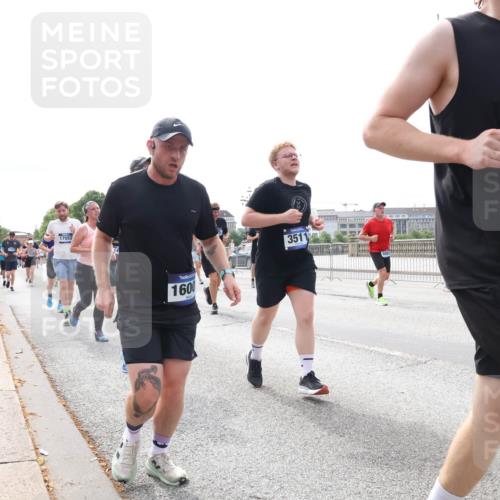 29.06.2025 - hella hamburg halbmarathon Lena Gebhardt http://msf.ph/oto/8319340 29.06.2025 10:22:39 Lombardsbrücke 17553, 1600, 3511, 10088, 9598, 472, 13, 1029, 1187, 1419, 1598, 2022, 2294, 2351, 2479, 2766, 2886, 3003, 3108, 3430, 3457, 3511, 3600, 3601, 3910, 3946, 4113, 4114, 4131, 4556, 4559, 4829, 4969, 4970, 5079, 5223, 5343, 5629, 5798, 5838, 6030, 6048, 6049, 6303, 6307, 6347, 6820, 6826, 6899, 6977, 7097, 7188, 7190, 7266, 7276, 7529, 7794, 7925, 8355, 8511, 8855, 8884, 8931, 9256, 10826, 12190, 13921, 14525, 14801 meine-sportfotos.de