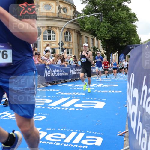 29.06.2025 - hella hamburg halbmarathon Strokosch-Dieckow http://msf.ph/oto/8319344 29.06.2025 10:58:30 Ziel 2619, 2978, 3251, 4467, 4767, 5341, 5347, 6595, 7082, 7476, 7659, 9316, 11808, 12712, 12809, 12879, 13694, 14355, 16531, 17415, 18501, 18556, 18891, 19166 meine-sportfotos.de