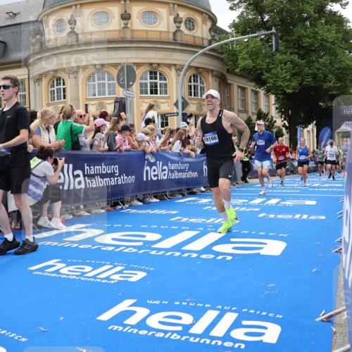 29.06.2025 - hella hamburg halbmarathon Strokosch-Dieckow http://msf.ph/oto/8319370 29.06.2025 10:58:30 Ziel 2619, 2978, 3251, 4467, 4767, 5341, 5347, 6595, 7082, 7476, 7659, 9316, 11808, 12712, 12809, 12879, 13694, 14355, 16531, 17415, 18501, 18556, 18891, 19166 meine-sportfotos.de