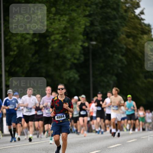 29.06.2025 - hella hamburg halbmarathon Dr. Thomas Lammeyer http://msf.ph/oto/8319400 29.06.2025 10:39:05 Kennedybrücke 1417, 1497, 2265, 2355, 2482, 2751, 3130, 3409, 3420, 4884, 5453, 6171, 6310, 6329, 6335, 6571, 6803, 6859, 7020, 7299, 8369, 8965, 9164, 9248, 10335, 10464, 10606 meine-sportfotos.de