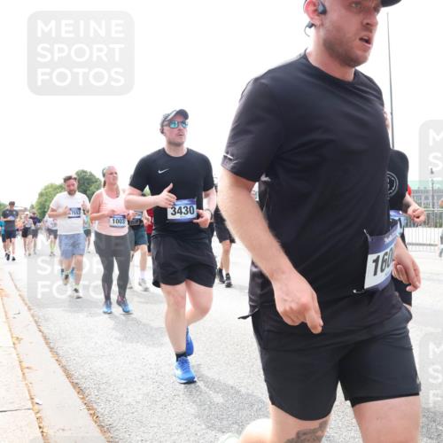 29.06.2025 - hella hamburg halbmarathon Lena Gebhardt http://msf.ph/oto/8319426 29.06.2025 10:22:40 Lombardsbrücke 7553, 1003, 3430, 160, 1029, 1187, 1419, 1598, 1853, 2022, 2294, 2351, 2479, 2766, 2886, 3003, 3108, 3430, 3457, 3511, 3600, 3601, 3910, 3946, 4113, 4114, 4131, 4556, 4559, 4829, 4969, 4970, 5079, 5223, 5343, 5629, 5798, 5838, 6030, 6048, 6049, 6303, 6307, 6347, 6820, 6826, 6899, 6977, 7097, 7188, 7190, 7266, 7276, 7529, 7794, 7925, 8355, 8511, 8855, 8884, 8931, 9256, 10205, 10826, 12190, 13921, 14525, 14801 meine-sportfotos.de