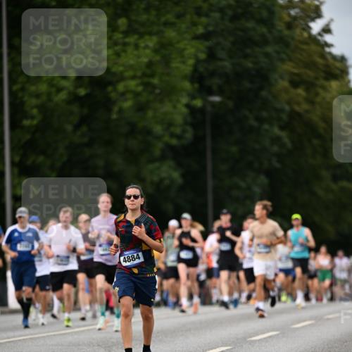29.06.2025 - hella hamburg halbmarathon Dr. Thomas Lammeyer http://msf.ph/oto/8319457 29.06.2025 10:39:05 Kennedybrücke 1417, 1497, 2265, 2355, 2482, 2751, 3130, 3409, 3420, 4884, 5453, 6171, 6310, 6329, 6335, 6571, 6803, 6859, 7020, 7299, 8369, 8965, 9164, 9248, 10335, 10464, 10606 meine-sportfotos.de