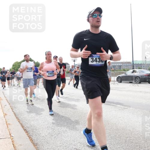 29.06.2025 - hella hamburg halbmarathon Lena Gebhardt http://msf.ph/oto/8319474 29.06.2025 10:22:40 Lombardsbrücke 17553, 1003, 343, 1029, 1187, 1419, 1598, 1853, 2022, 2294, 2351, 2479, 2766, 2886, 3003, 3108, 3430, 3457, 3511, 3600, 3601, 3910, 3946, 4113, 4114, 4131, 4556, 4559, 4829, 4969, 4970, 5079, 5223, 5343, 5629, 5798, 5838, 6030, 6048, 6049, 6303, 6307, 6347, 6820, 6826, 6899, 6977, 7097, 7188, 7190, 7266, 7276, 7529, 7794, 7925, 8355, 8511, 8855, 8884, 8931, 9256, 10205, 10826, 12190, 13921, 14525, 14801 meine-sportfotos.de