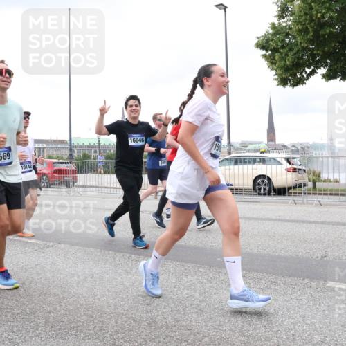 29.06.2025 - hella hamburg halbmarathon Lena Gebhardt http://msf.ph/oto/8319480 29.06.2025 10:57:11 Lombardsbrücke 4568, 12226, 4569, 10142, 16646, 348, 1207, 2041, 2370, 2871, 2932, 3195, 3348, 3387, 3388, 3418, 3470, 3485, 3516, 3517, 3723, 3851, 4086, 4094, 4106, 4118, 4180, 4241, 4485, 4568, 4569, 4611, 4998, 5057, 5316, 5589, 5639, 5738, 5944, 6053, 6284, 6348, 6349, 6832, 6981, 7381, 7416, 7417, 7592, 7728, 7787, 7964, 8035, 8039, 8150, 8197, 8224, 8287, 8386, 8540, 8546, 8552, 8679, 8851, 8853, 9110, 9298, 9299 meine-sportfotos.de