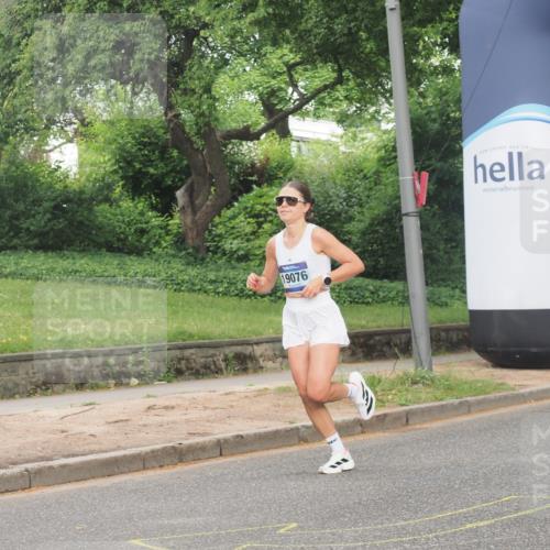 29.06.2025 - hella hamburg halbmarathon KatJ http://msf.ph/oto/8319569 29.06.2025 10:16:16 Zwischen KM18-KM19  meine-sportfotos.de