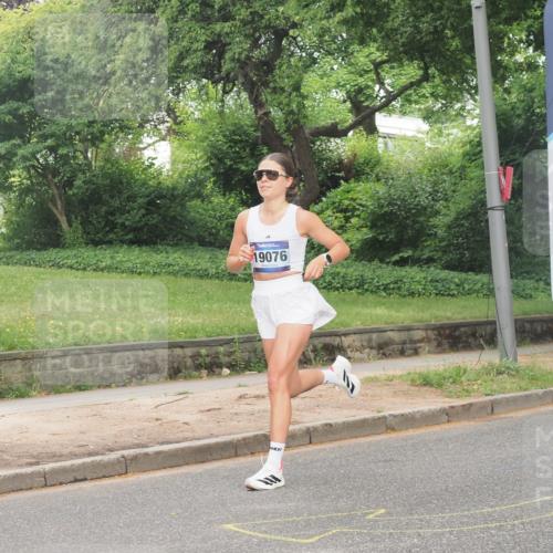 29.06.2025 - hella hamburg halbmarathon KatJ http://msf.ph/oto/8319604 29.06.2025 10:16:16 Zwischen KM18-KM19  meine-sportfotos.de
