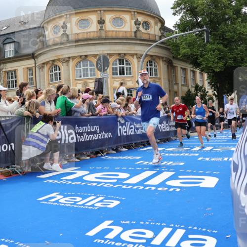 29.06.2025 - hella hamburg halbmarathon Strokosch-Dieckow http://msf.ph/oto/8319616 29.06.2025 10:58:32 Ziel 2619, 2978, 3251, 4467, 4767, 5341, 6592, 6595, 7082, 7476, 7659, 8322, 9316, 12712, 12809, 12862, 12879, 13694, 16531, 17415, 18501, 18556, 19166 meine-sportfotos.de