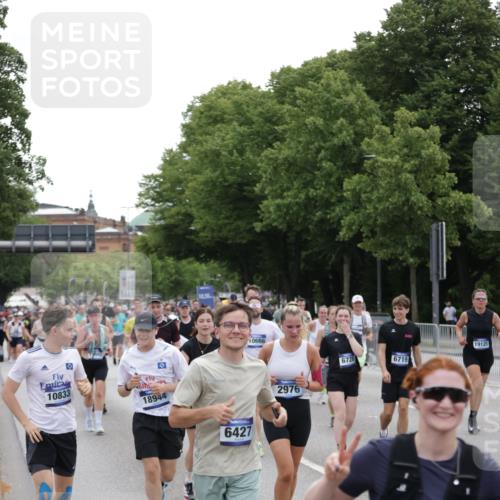 29.06.2025 - hella hamburg halbmarathon Jannik Wohlers http://msf.ph/oto/8319632 29.06.2025 10:39:17 Lombardsbrücke 2313, 2578, 2976, 3046, 4298, 4609, 4752, 5045, 5701, 6321, 6427, 6428, 6719, 6726, 6739, 7053, 7125, 7199, 7429, 8995, 9080, 9569, 9698, 9747, 9777, 10441, 10626, 10627, 10666, 10714, 10833, 11461, 11664, 11982, 12150, 12631, 12680, 13178, 13495, 14111, 14674, 14882, 15265, 15494, 16178, 17379, 17407, 17634, 17666, 17695, 18944, 19121 meine-sportfotos.de