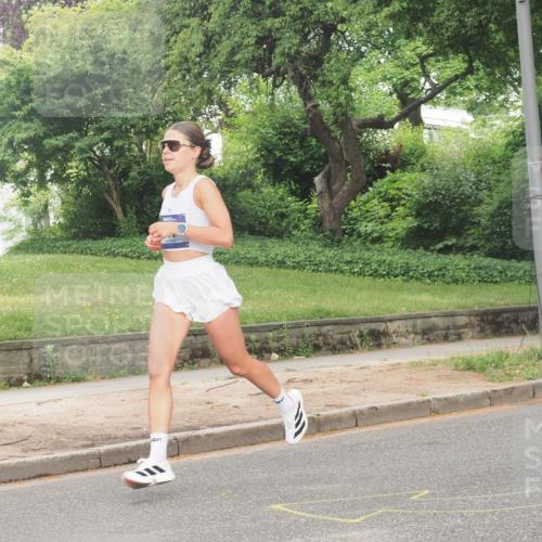 29.06.2025 - hella hamburg halbmarathon KatJ http://msf.ph/oto/8319653 29.06.2025 10:16:16 Zwischen KM18-KM19  meine-sportfotos.de