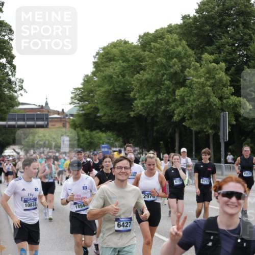 29.06.2025 - hella hamburg halbmarathon Jannik Wohlers http://msf.ph/oto/8319658 29.06.2025 10:39:17 Lombardsbrücke 2313, 2578, 2976, 3046, 4298, 4609, 4752, 5045, 5701, 6321, 6427, 6428, 6719, 6726, 6739, 7053, 7125, 7199, 7429, 8995, 9080, 9569, 9698, 9747, 9777, 10441, 10626, 10627, 10666, 10714, 10833, 11461, 11664, 11982, 12150, 12631, 12680, 13178, 13495, 14111, 14674, 14882, 15265, 15494, 16178, 17379, 17407, 17634, 17666, 17695, 18944, 19121 meine-sportfotos.de