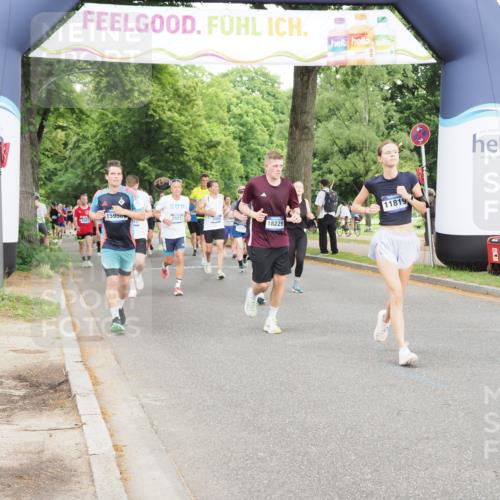 29.06.2025 - hella hamburg halbmarathon MichiJ http://msf.ph/oto/8319661 29.06.2025 10:37:09 Zwischen KM18-KM19 2020, 2234, 2504, 2788, 3414, 4247, 7297, 7657, 8819, 9770, 11819, 12421, 12670, 17745 meine-sportfotos.de