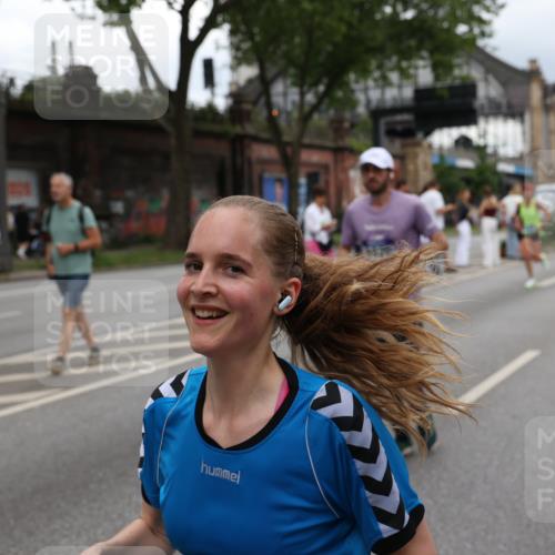29.06.2025 - hella hamburg halbmarathon Yannick Fuchs http://msf.ph/oto/8319679 29.06.2025 10:50:57 20KM 1387, 1485, 2034, 2282, 2417, 2676, 3435, 3836, 4167, 4940, 5033, 5728, 6272, 6399, 6416, 6835, 7716, 8393, 8825, 9488, 9577, 9727, 9820, 9934, 10133, 10212, 11043, 11083, 11212, 11590, 11612, 11832, 12014, 12440, 12523, 13245, 13666, 13863, 14139, 14369, 15125, 15145, 15712, 15726, 16093, 16113, 16257, 16261, 16470, 16830, 16909, 17160, 17617, 17779, 17828, 17848, 18208, 18388, 18652, 19184 meine-sportfotos.de