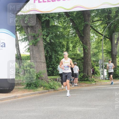 29.06.2025 - hella hamburg halbmarathon KatJ http://msf.ph/oto/8319712 29.06.2025 10:16:22 Zwischen KM18-KM19  meine-sportfotos.de