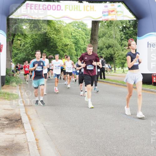 29.06.2025 - hella hamburg halbmarathon MichiJ http://msf.ph/oto/8319727 29.06.2025 10:37:09 Zwischen KM18-KM19 2020, 2234, 2504, 2788, 3414, 4247, 7297, 7657, 8819, 9770, 11819, 12421, 12670, 17745 meine-sportfotos.de