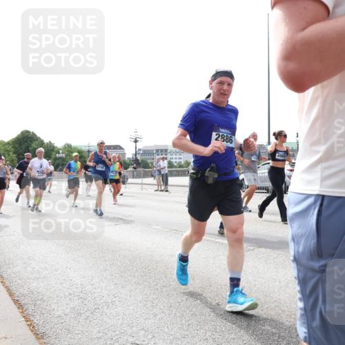 29.06.2025 - hella hamburg halbmarathon Lena Gebhardt http://msf.ph/oto/8319743 29.06.2025 10:22:42 Lombardsbrücke 5798, 2886, 12592, 4969, 175, 1029, 1187, 1419, 1598, 1853, 2022, 2294, 2351, 2479, 2766, 2886, 3003, 3029, 3034, 3108, 3430, 3457, 3511, 3600, 3601, 3910, 3946, 4113, 4114, 4131, 4556, 4559, 4829, 4969, 4970, 5079, 5223, 5343, 5629, 5798, 5838, 6030, 6048, 6049, 6303, 6307, 6347, 6820, 6826, 6899, 7097, 7188, 7190, 7266, 7276, 7529, 7794, 7925, 8355, 8511, 8855, 8931, 9256, 10205, 10826, 12190, 13921, 14525, 14801 meine-sportfotos.de