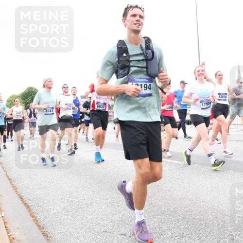 29.06.2025 - hella hamburg halbmarathon Lena Gebhardt http://msf.ph/oto/8319747 29.06.2025 10:57:13 Lombardsbrücke 2871, 6981, 4241, 060, 6832, 194, 299, 17934, 13878, 15209, 1207, 2041, 2370, 2871, 2932, 3195, 3348, 3387, 3388, 3418, 3470, 3485, 3516, 3517, 3723, 3750, 3851, 4086, 4094, 4106, 4118, 4180, 4241, 4485, 4568, 4569, 4611, 4998, 5057, 5117, 5316, 5589, 5639, 5738, 5944, 6053, 6284, 6827, 6832, 6981, 7381, 7416, 7417, 7592, 7728, 7787, 7964, 8035, 8039, 8150, 8197, 8224, 8287, 8386, 8540, 8546, 8552, 8679, 8851, 8853, 8873, 9110, 9298, 9299 meine-sportfotos.de