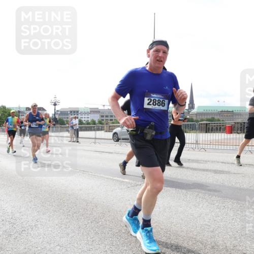 29.06.2025 - hella hamburg halbmarathon Lena Gebhardt http://msf.ph/oto/8319757 29.06.2025 10:22:43 Lombardsbrücke 17557, 5798, 7188, 2886, 1029, 1187, 1598, 1853, 2022, 2294, 2351, 2479, 2766, 2886, 3003, 3029, 3034, 3108, 3430, 3457, 3511, 3600, 3601, 3910, 3946, 4113, 4114, 4131, 4556, 4559, 4829, 4969, 4970, 5079, 5223, 5343, 5629, 5798, 5838, 6030, 6048, 6049, 6303, 6307, 6347, 6820, 6826, 6899, 7097, 7188, 7190, 7266, 7276, 7529, 7794, 7925, 8355, 8511, 8855, 8931, 9256, 9913, 10205, 10826, 12190, 13921, 14525, 14801 meine-sportfotos.de