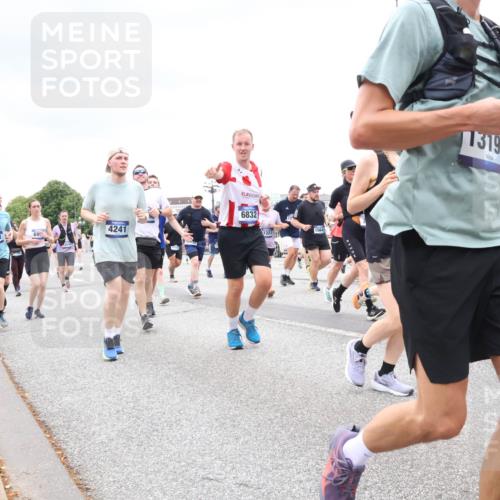 29.06.2025 - hella hamburg halbmarathon Lena Gebhardt http://msf.ph/oto/8319775 29.06.2025 10:57:13 Lombardsbrücke 2871, 69, 4241, 6832, 1323, 13194, 179, 13878, 1207, 2041, 2370, 2871, 2932, 3195, 3348, 3387, 3388, 3418, 3470, 3485, 3516, 3517, 3723, 3750, 3851, 4086, 4094, 4106, 4118, 4180, 4241, 4485, 4568, 4569, 4611, 4998, 5057, 5117, 5316, 5589, 5639, 5738, 5944, 6053, 6284, 6827, 6832, 6981, 7381, 7416, 7417, 7592, 7728, 7787, 7964, 8035, 8039, 8150, 8197, 8224, 8287, 8386, 8540, 8546, 8552, 8679, 8851, 8853, 8873, 9110, 9298, 9299 meine-sportfotos.de