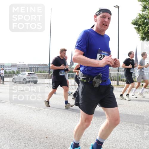 29.06.2025 - hella hamburg halbmarathon Lena Gebhardt http://msf.ph/oto/8319781 29.06.2025 10:22:43 Lombardsbrücke 7190, 5798, 16667, 29, 1029, 1187, 1598, 1853, 2022, 2294, 2351, 2479, 2766, 2886, 3003, 3029, 3034, 3108, 3430, 3457, 3511, 3600, 3601, 3910, 3946, 4113, 4114, 4131, 4556, 4559, 4829, 4969, 4970, 5079, 5223, 5343, 5629, 5798, 5838, 6030, 6048, 6049, 6303, 6307, 6347, 6820, 6826, 6899, 7097, 7188, 7190, 7266, 7276, 7529, 7794, 7925, 8355, 8511, 8855, 8931, 9256, 9913, 10205, 10826, 12190, 13921, 14525, 14801 meine-sportfotos.de