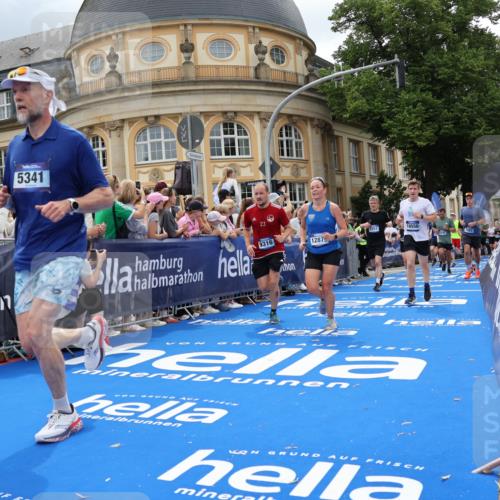 29.06.2025 - hella hamburg halbmarathon Strokosch-Dieckow http://msf.ph/oto/8319785 29.06.2025 10:58:33 Ziel 2619, 2978, 3251, 4467, 4767, 5341, 6592, 6595, 7082, 7659, 8322, 9316, 12712, 12809, 12862, 12879, 13694, 15197, 18501, 18556, 18587, 19166 meine-sportfotos.de